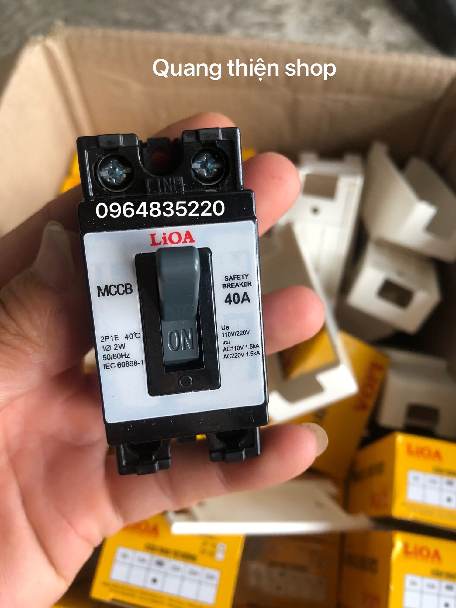 Át khối lioa 40a , át tô mát nổi lioa kèm dọ