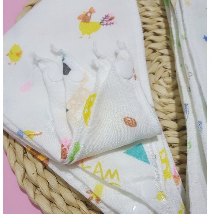 Yếm tam giác hai cúc bấm cho bé