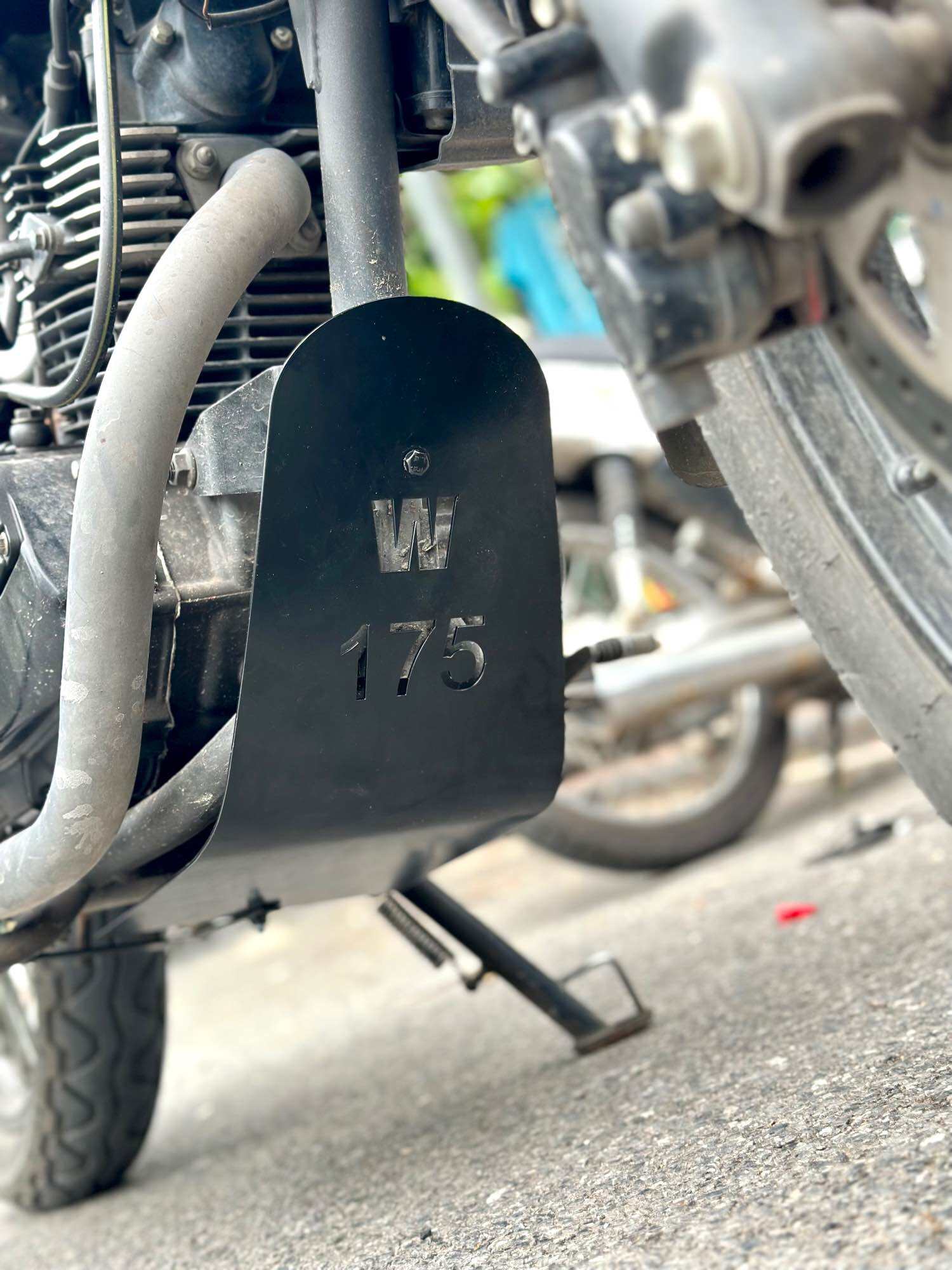 Chống đổ khung cho xe Kawasaki W175