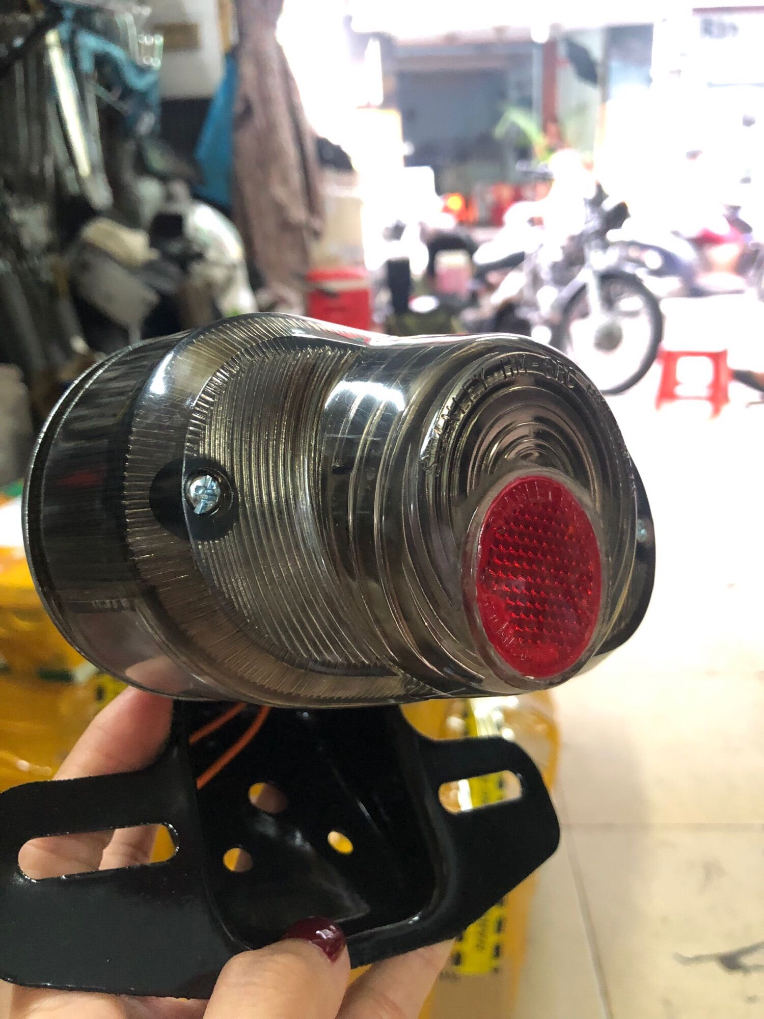 Đèn lái 67 chụp khói đồng tiền đỏ