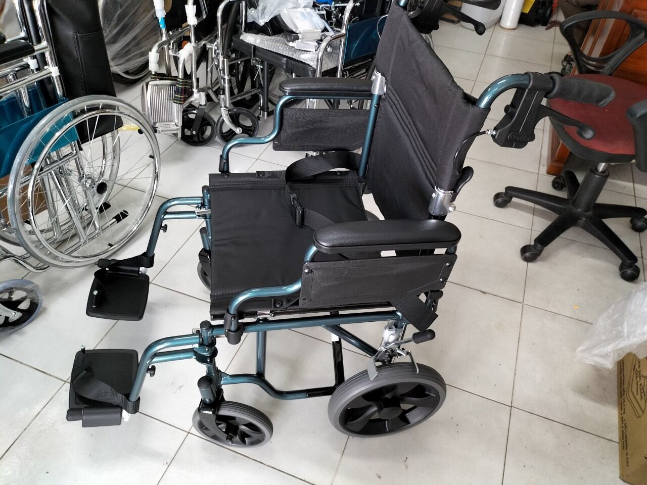 xe lăn du lịch cao cấp