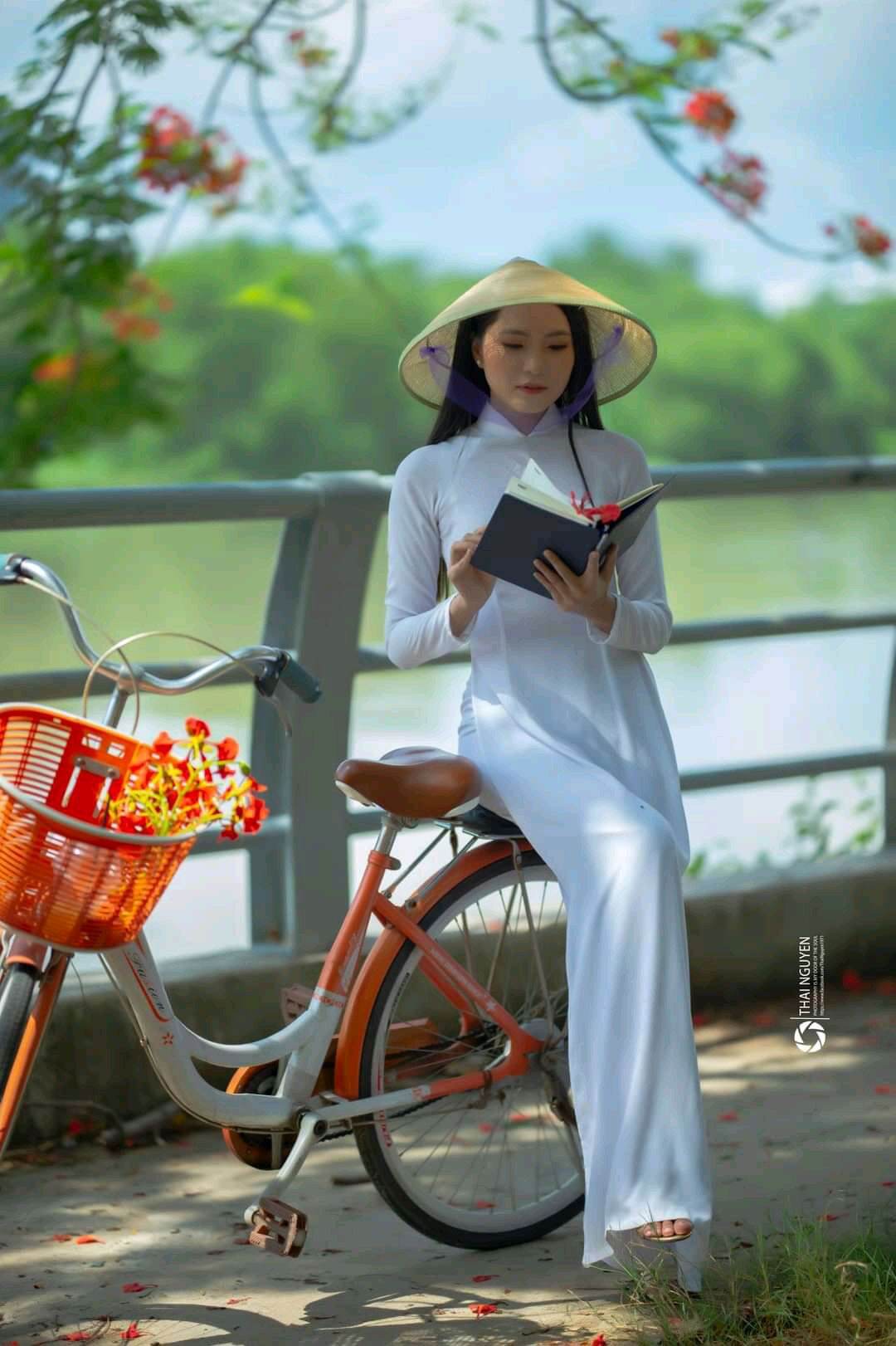 Nón lá chụp ảnh xuyên sáng