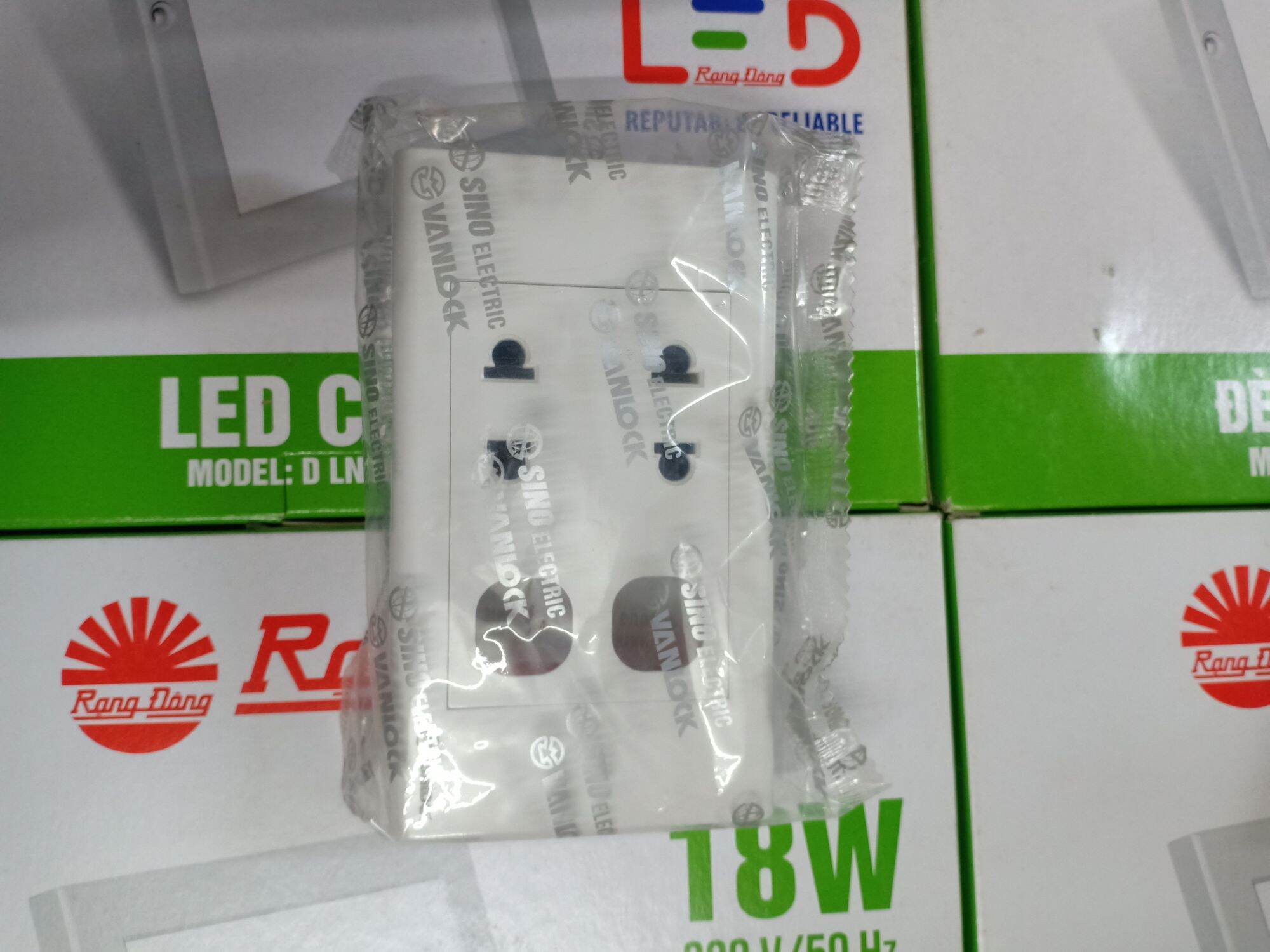 Ổ cắm công tắc S18 Sino-vanlock.