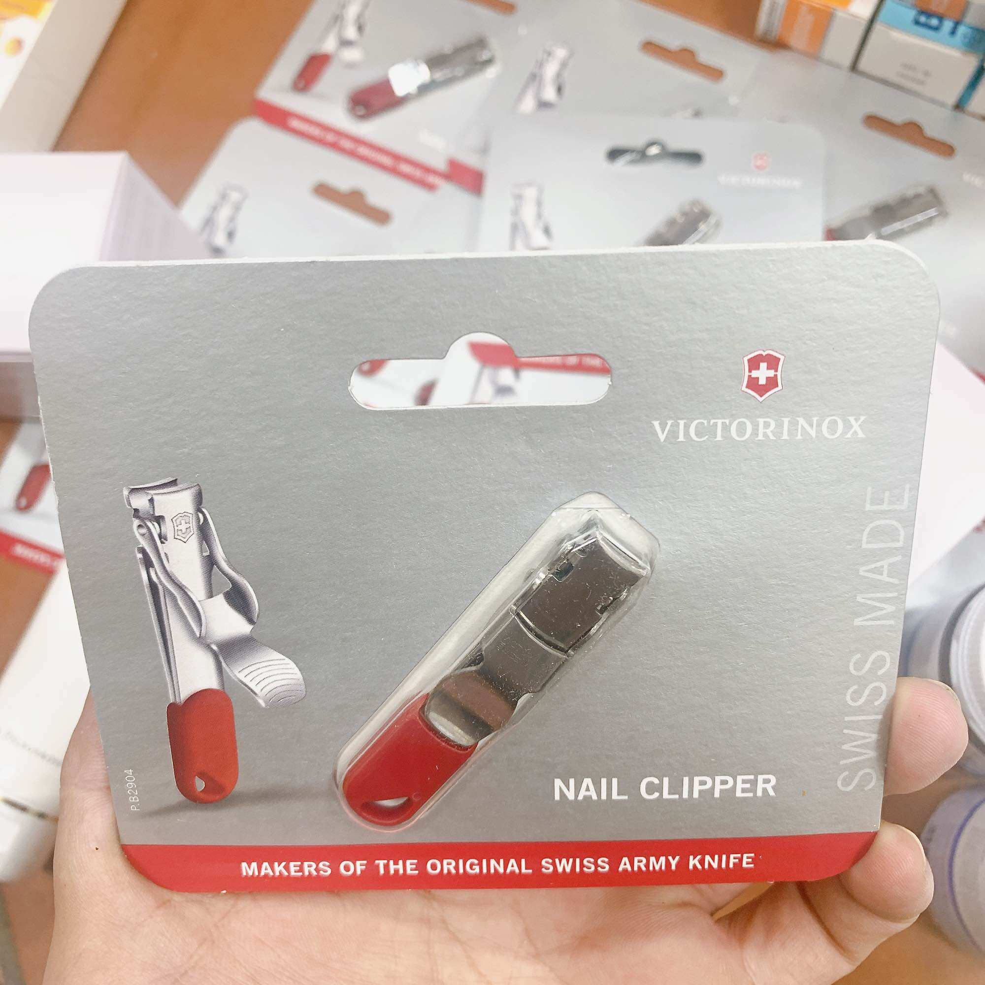 Kìm cắt móng tay, bấm móng tay chân Victorinox kèm dũa móng tay, không gỉ, phiên bản nhỏ - Thuỵ Sĩ
