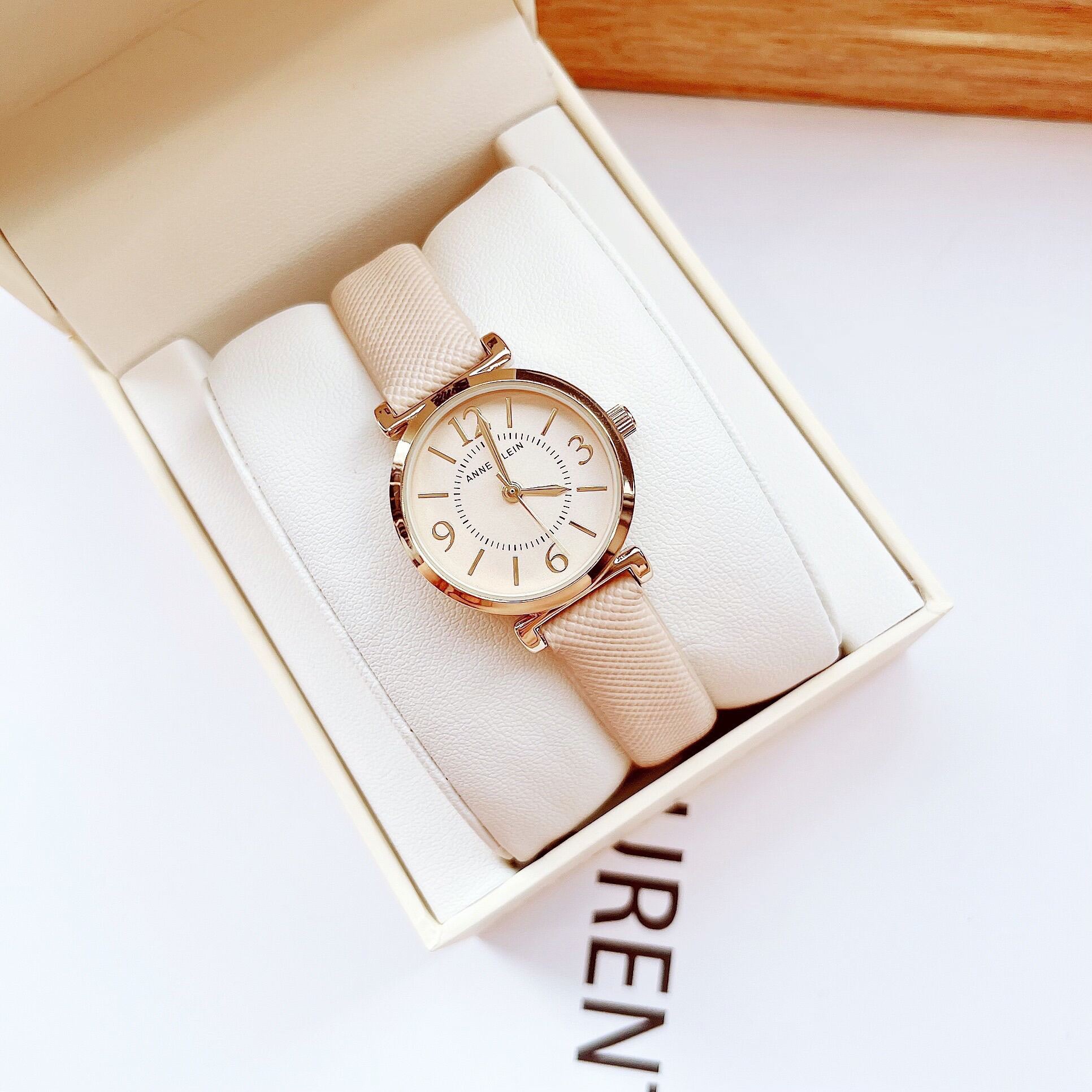 Đồng hồ nữ Anne Klein dây da, size 26mm