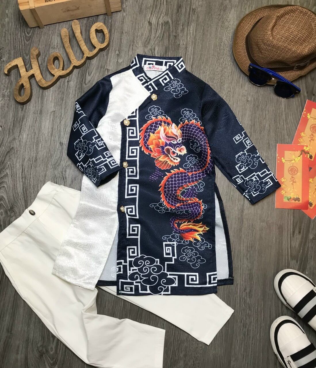 Áo dài gấm bé trái