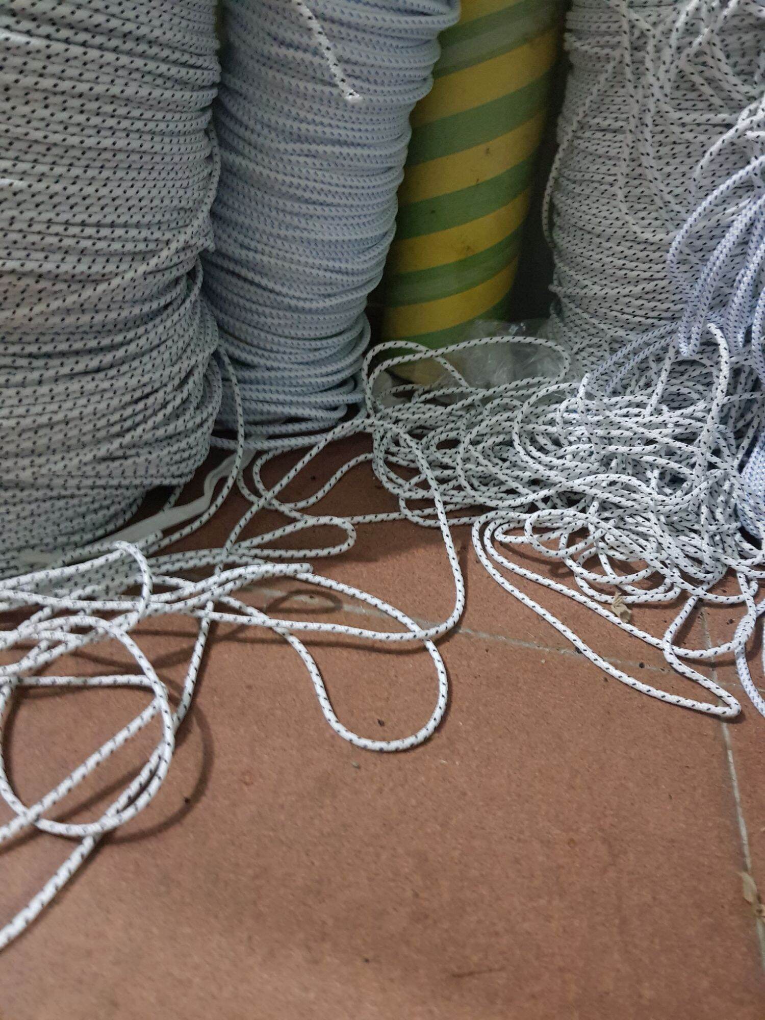 Dây nhợ (thả diều, câu cá) - Lốc/ 5 cuộn