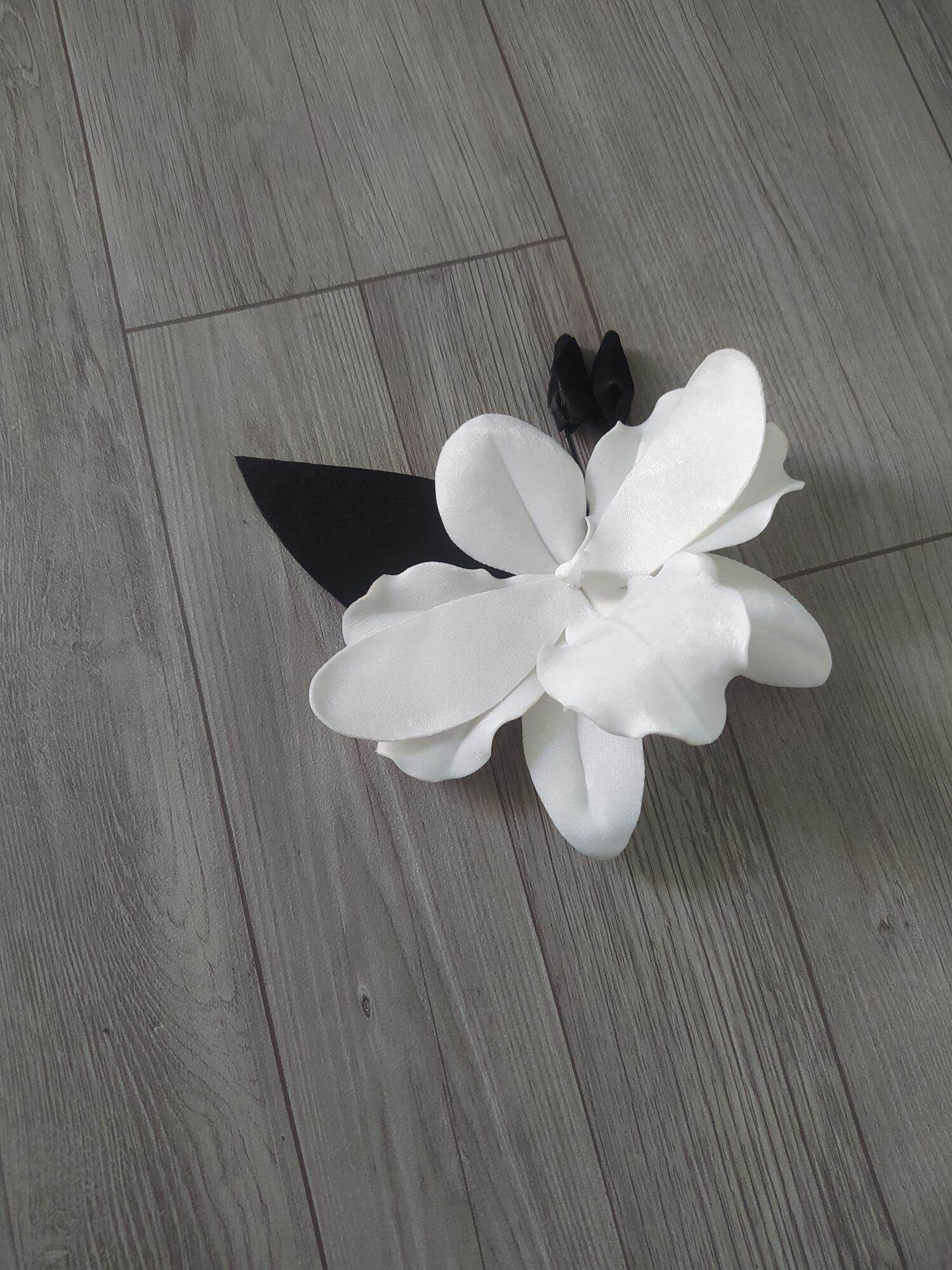 Hoa lan cài áo handmade Canto phối màu