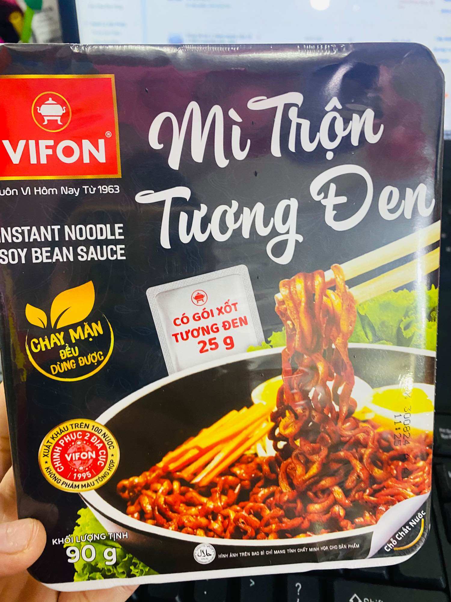 Mì Trộn Tương Đen Vifon Khay 90g