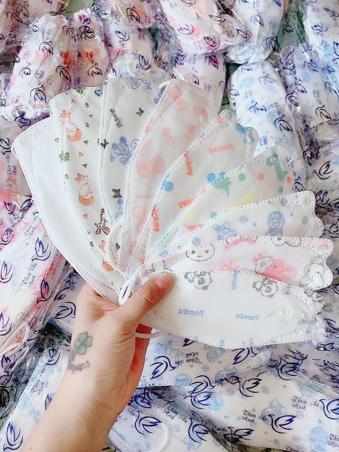 10 khẩu trang kf94 bé