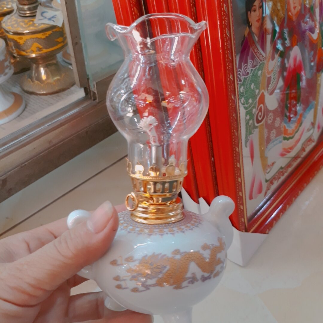 Đèn  dầu  rồng  vàng