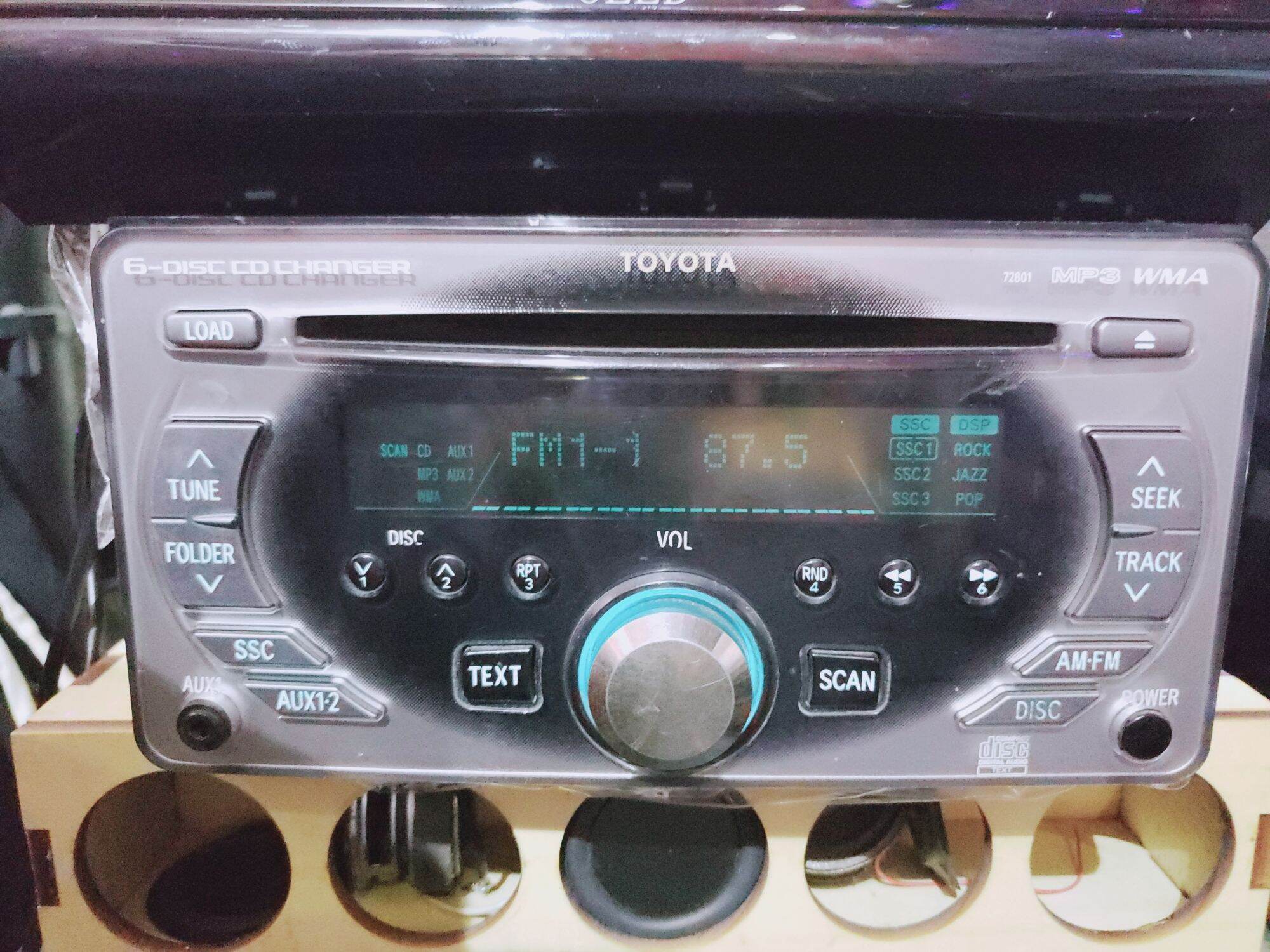 Đầu phát nhạc CD 6 đĩa Toyota