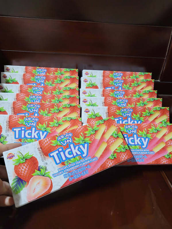 Bánh que Ticky/Bobby vị dâu (13 hộp/bịch)