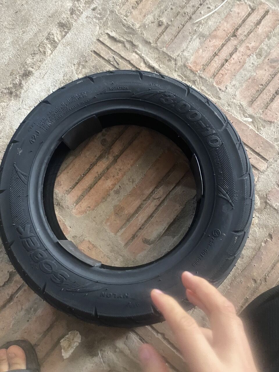 LỐP KHÔNG SĂM XE ĐIỆN 3.00-10