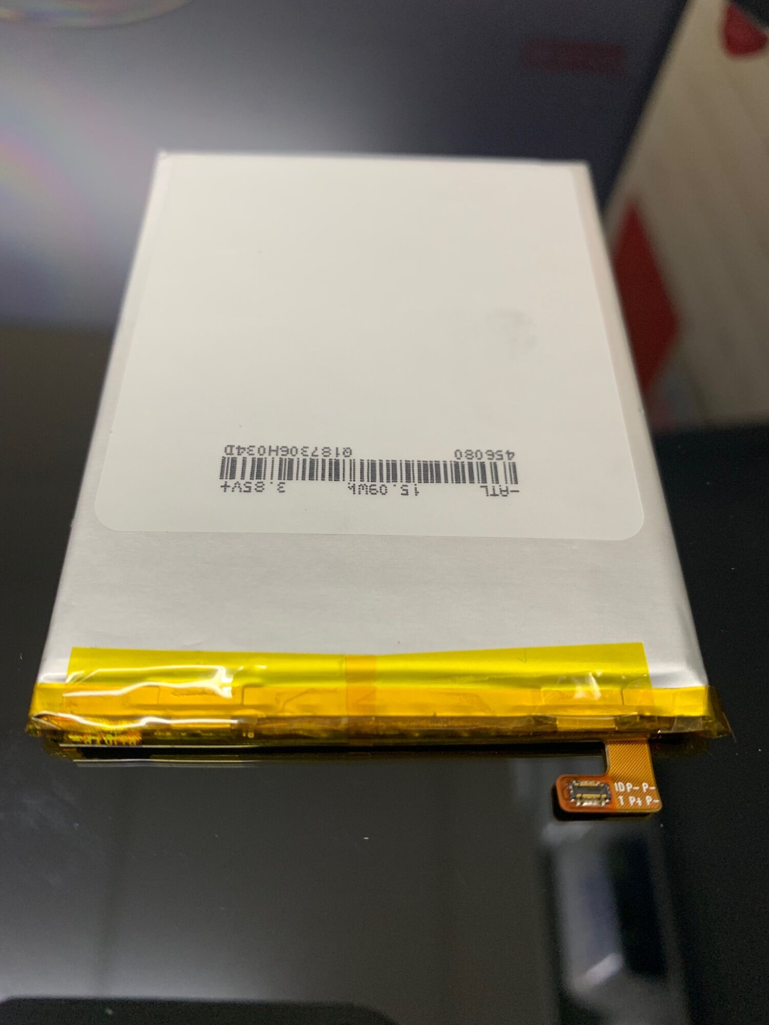 Pin sharp R1 mới