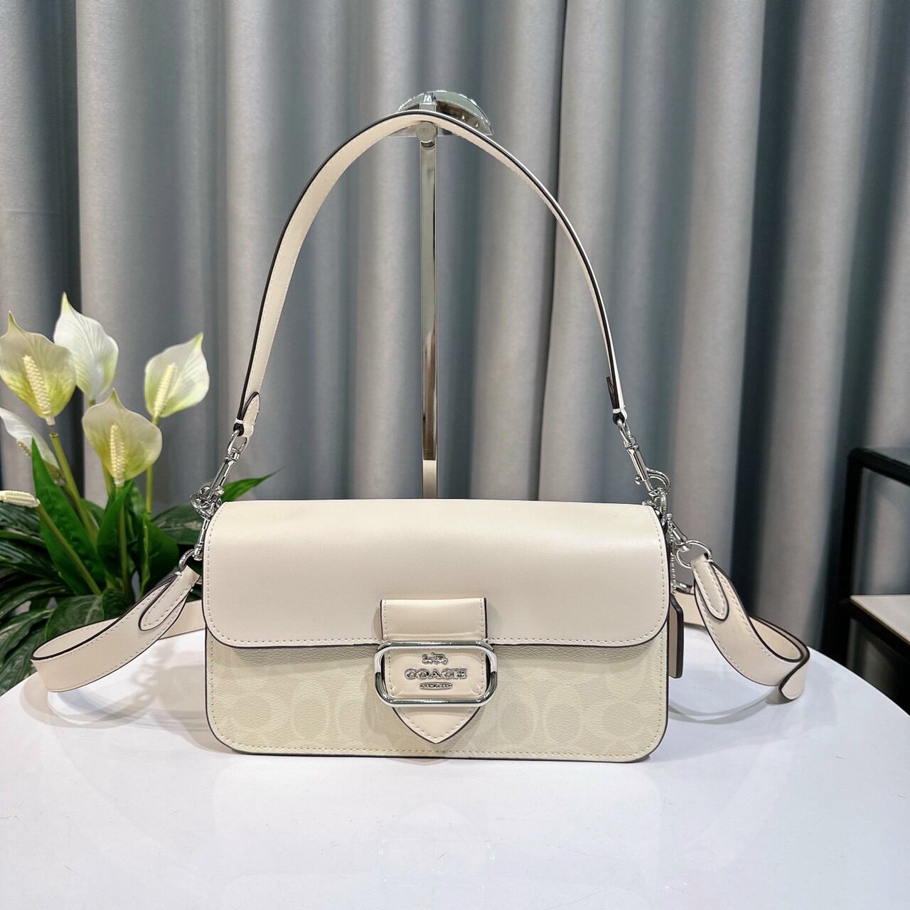 ✨✨ Morgan Shoulder Bag In Signature Canvas✨✨ CJ617
🌟Mẫu mới thiết kế đơn giản, thanh lịch,sang trọng
