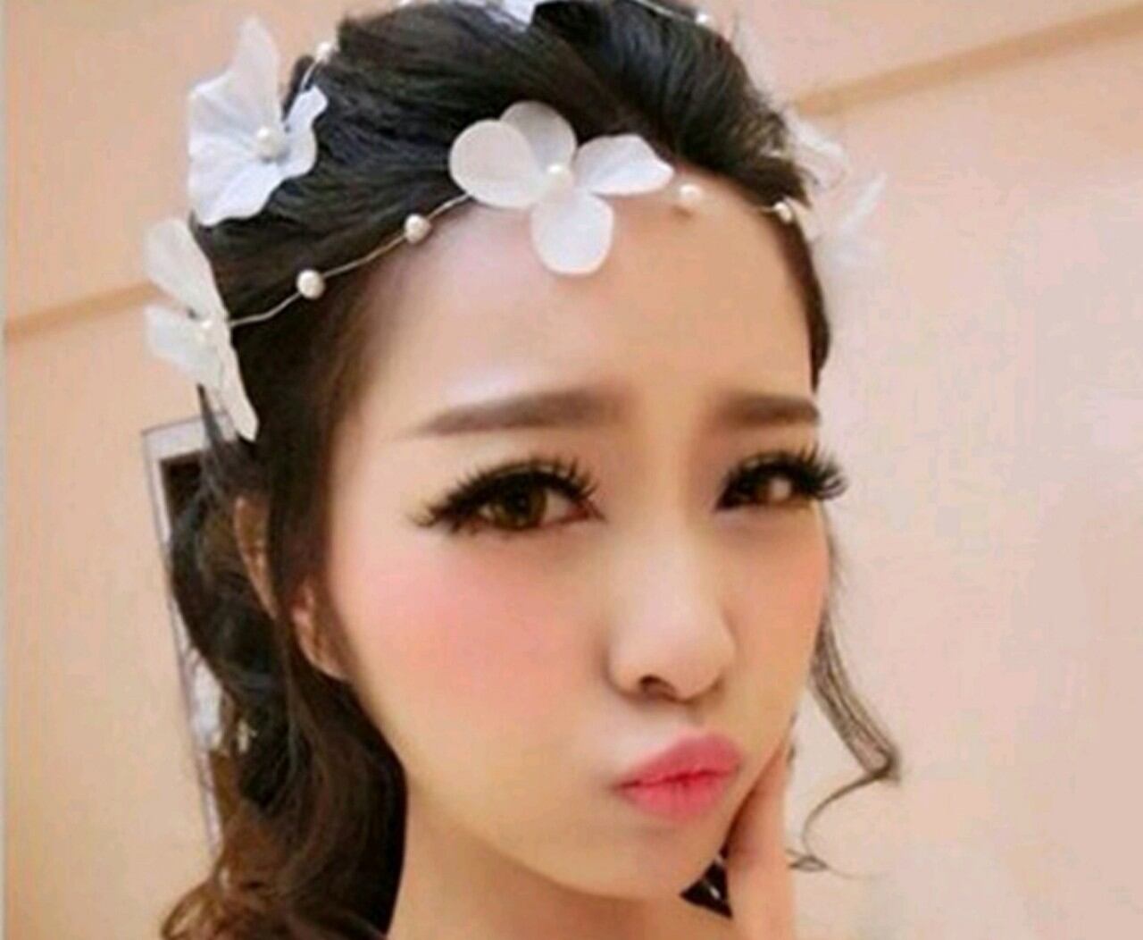 Dây hoa hạt cườm màu trắng