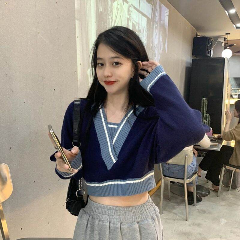 Áo len croptop thủy thủ cổ V tay dài
