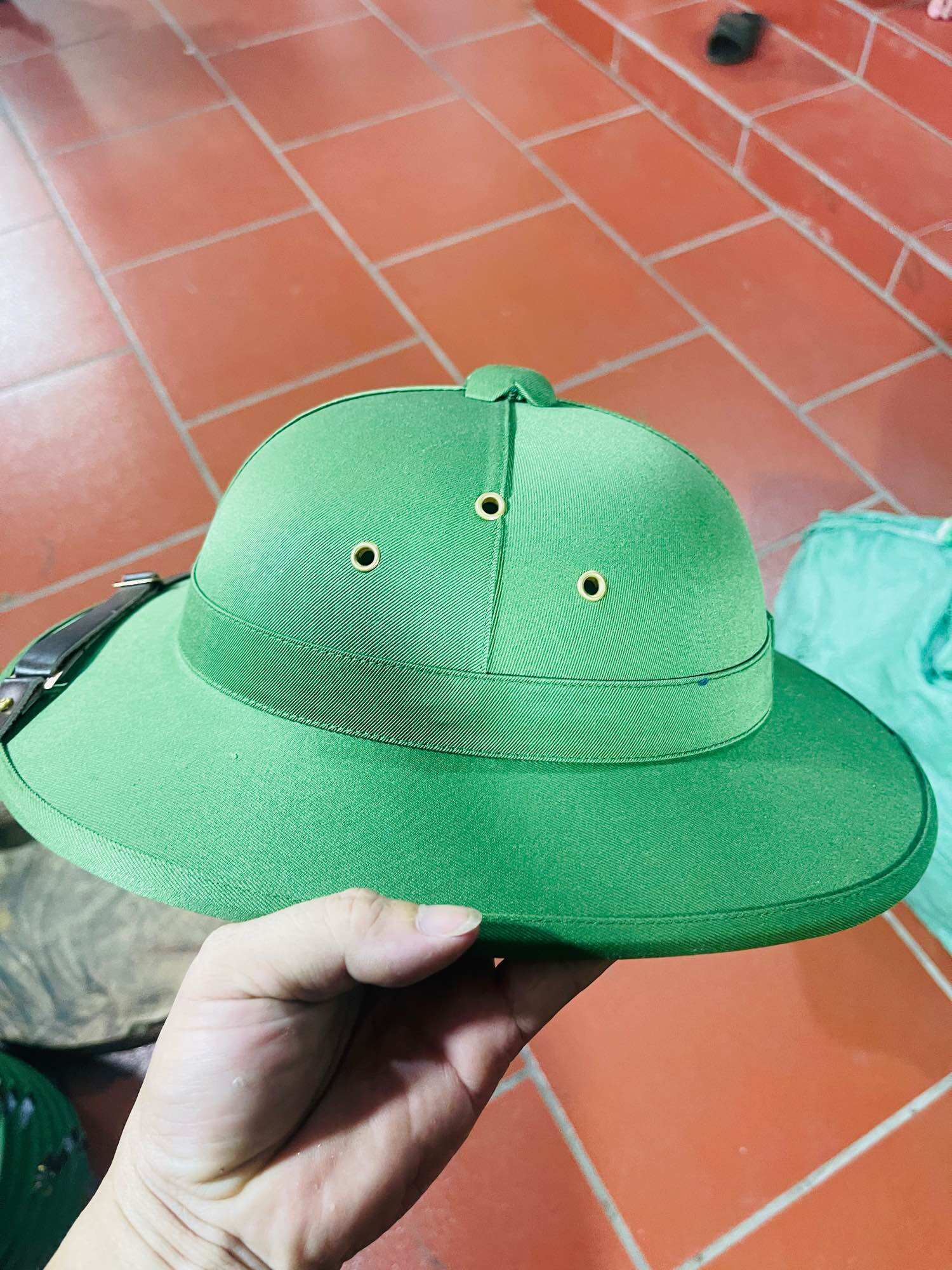 Mũ cối vành rộng kiểu pháp