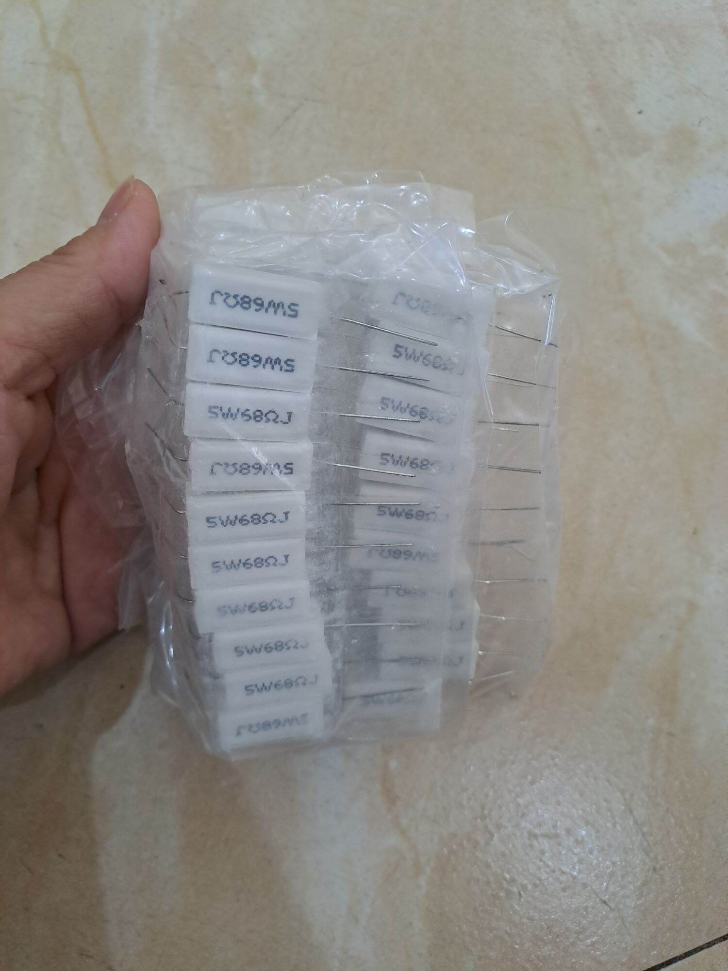 10 Điện trở sứ 68om 5w