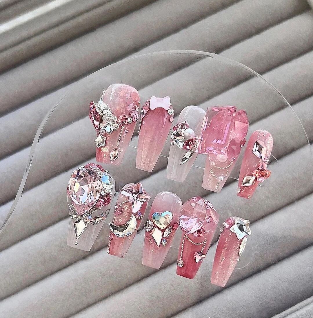 Nailbox thiết kế , màu thạch ombre gắn đá pha lê , cô dâu, đi chơi đi tiệc
