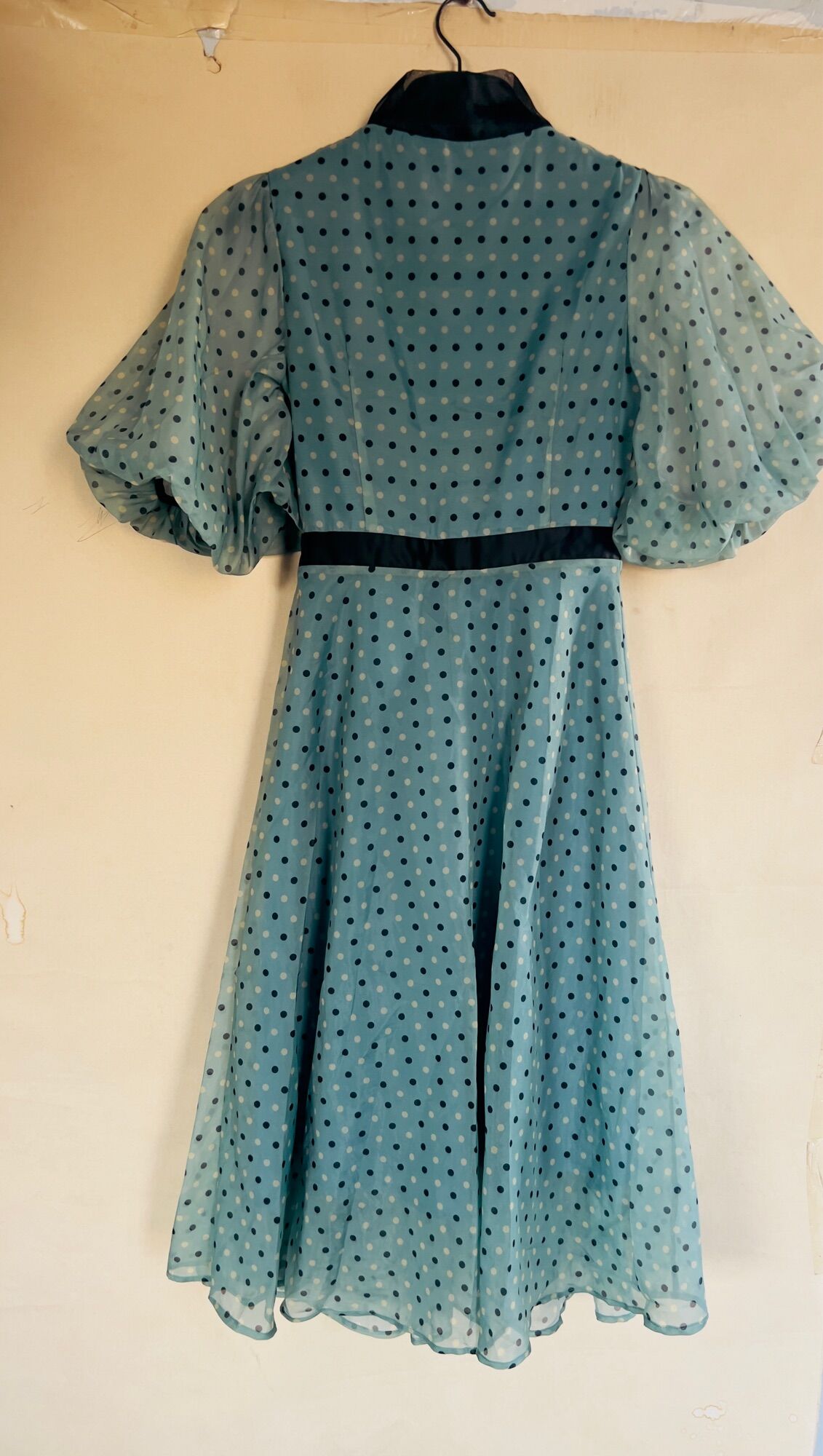 Đầm Tiểu Thơ Chấm Bi Tay Bồng sz S, new 99%
