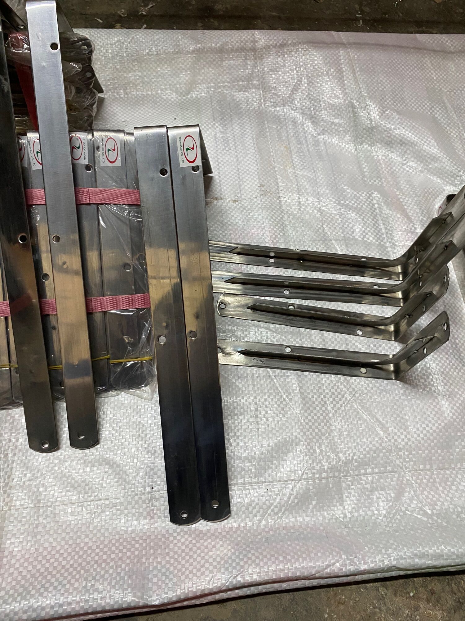 Cặp ke giá đỡ siêu tiện bằng Inox (ke chống giữa)