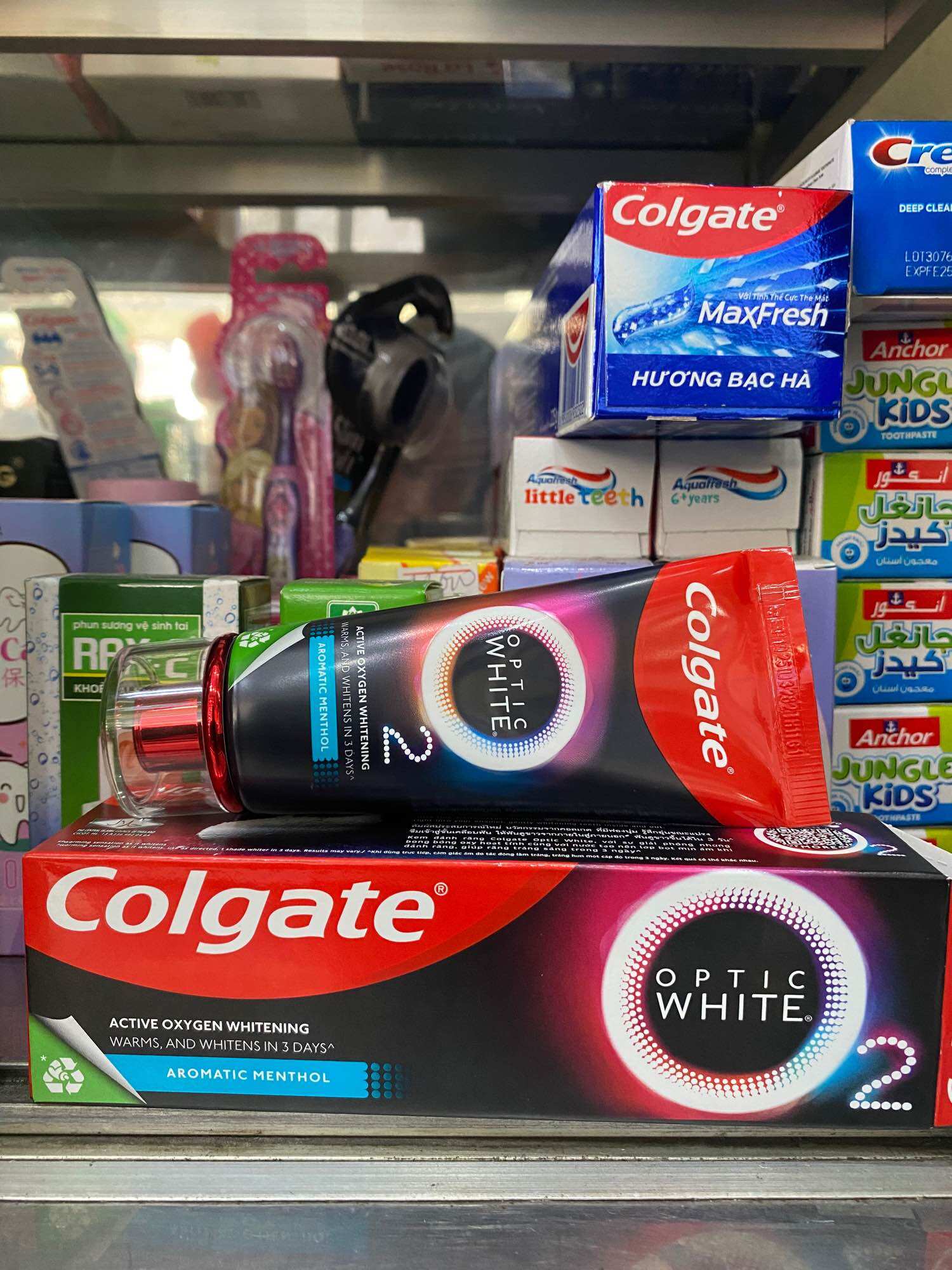 Kem Đánh Răng Colgate Optic White 2 85gr