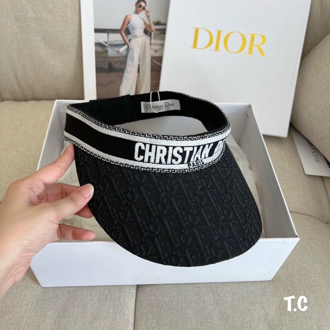 Mũ dior nửa đầu