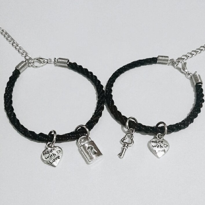 (2 cái) Vòng tay cặp tình yêu dây xoắn nhật đen kèm mặt charm đôi như hình (ảnh thật)