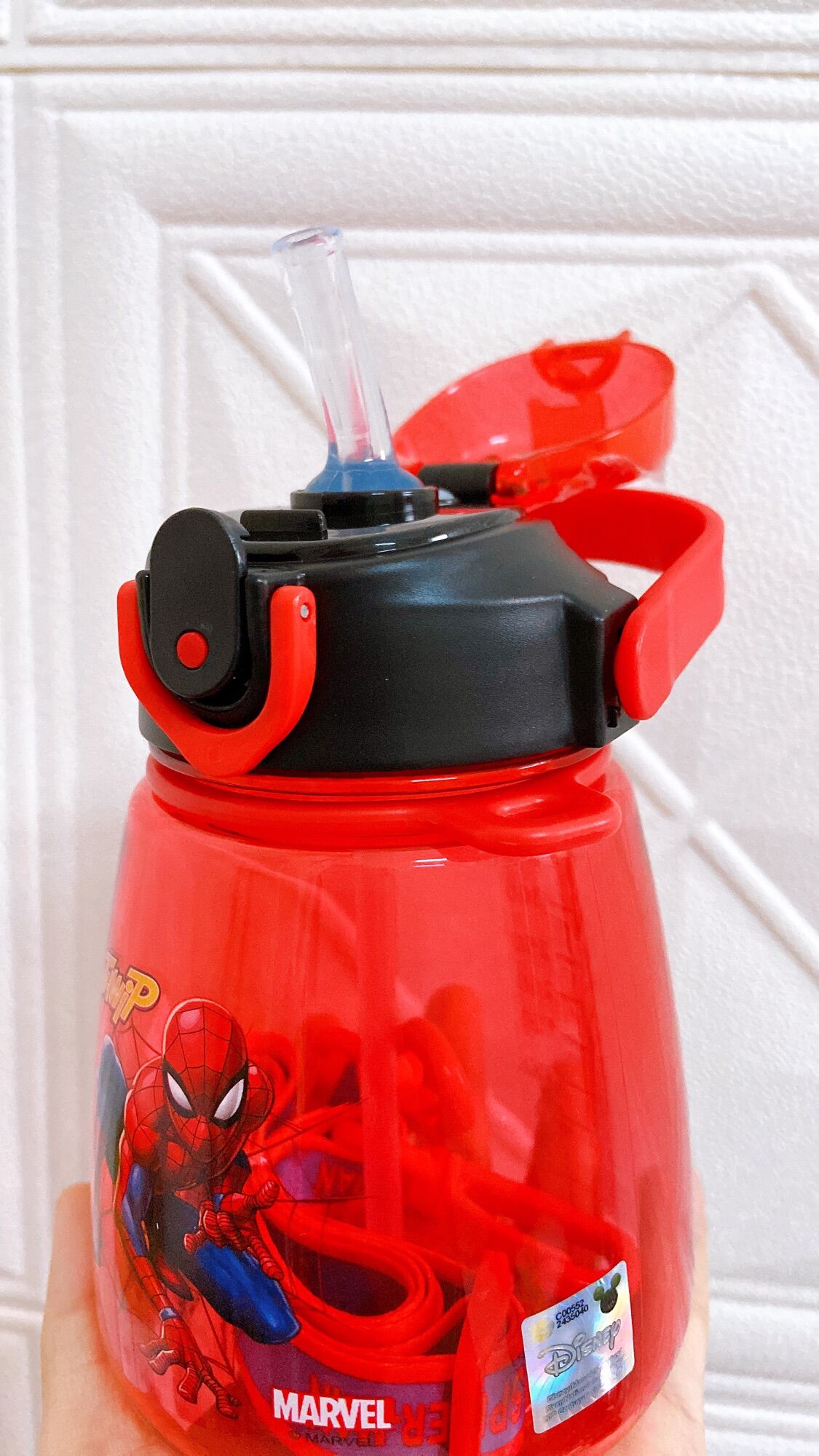BÌNH NƯỚC SIÊU NHÂN NHỆN , CAPTIAN 650ml CÓ ỐNG HÚT