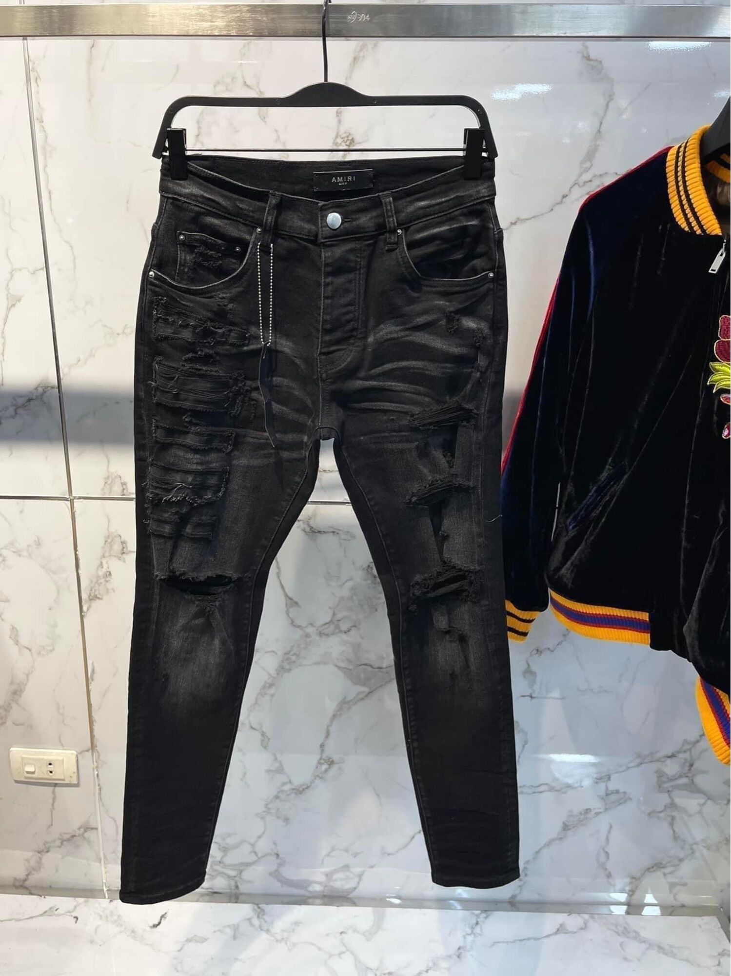 Jean Amiri rách gối like auth ss2023