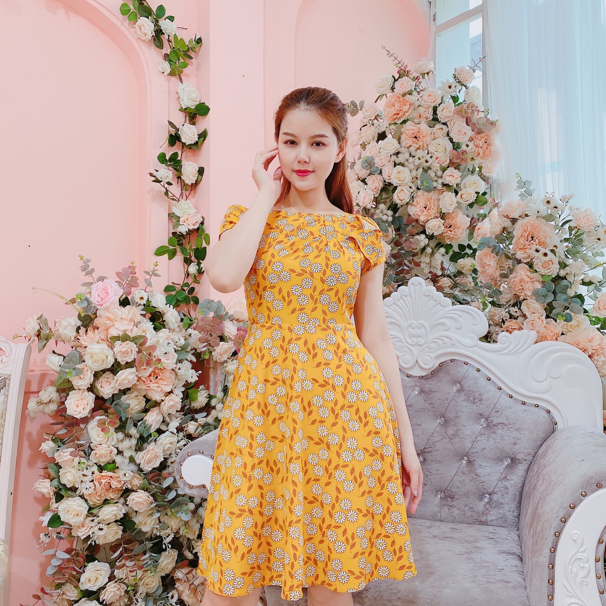 Đầm Lụa Vàng Hoạ Tiết Dáng Xoè A Đính Nơ CV6