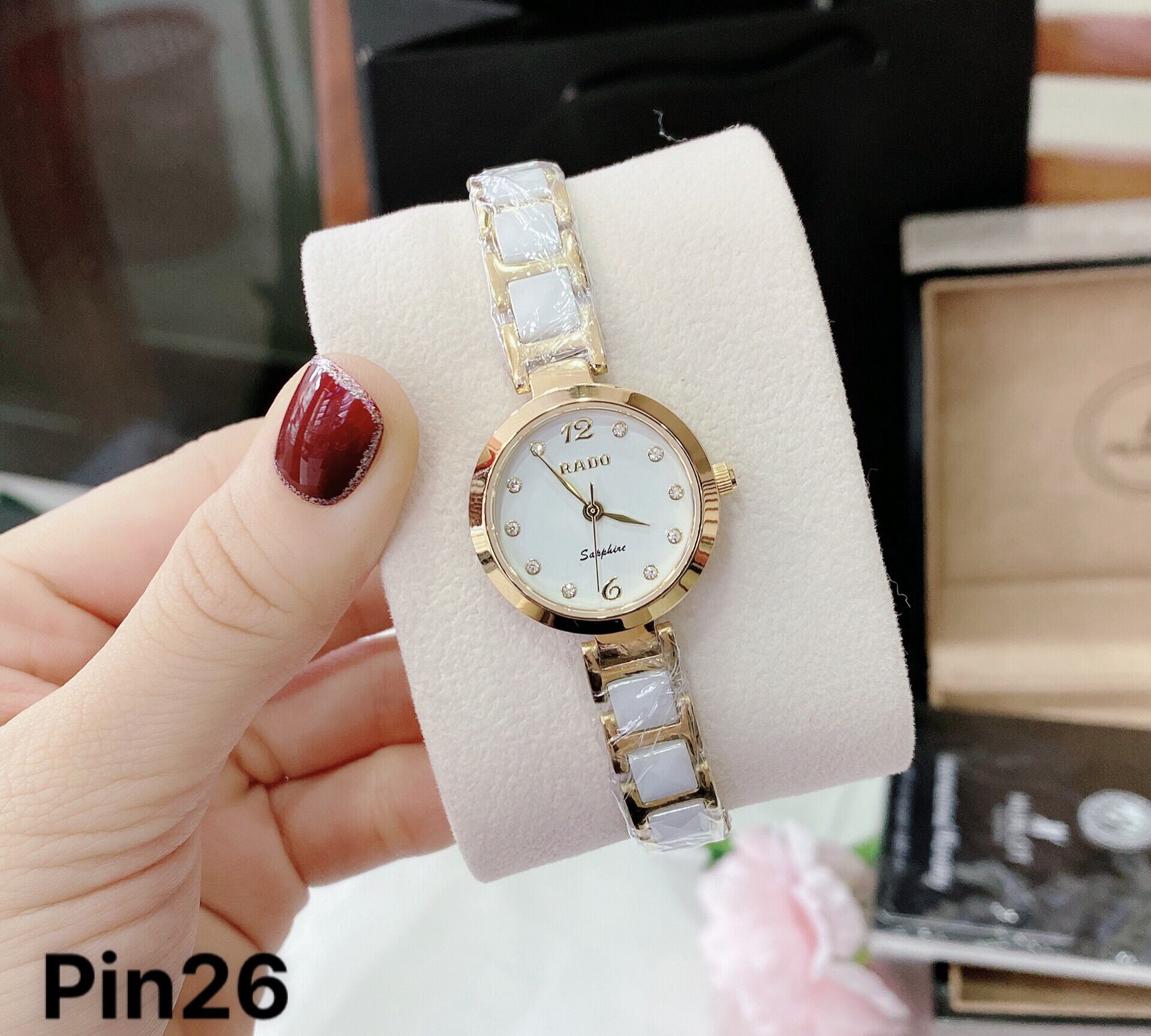 Rado đá nữ màu trắng viền vàng
