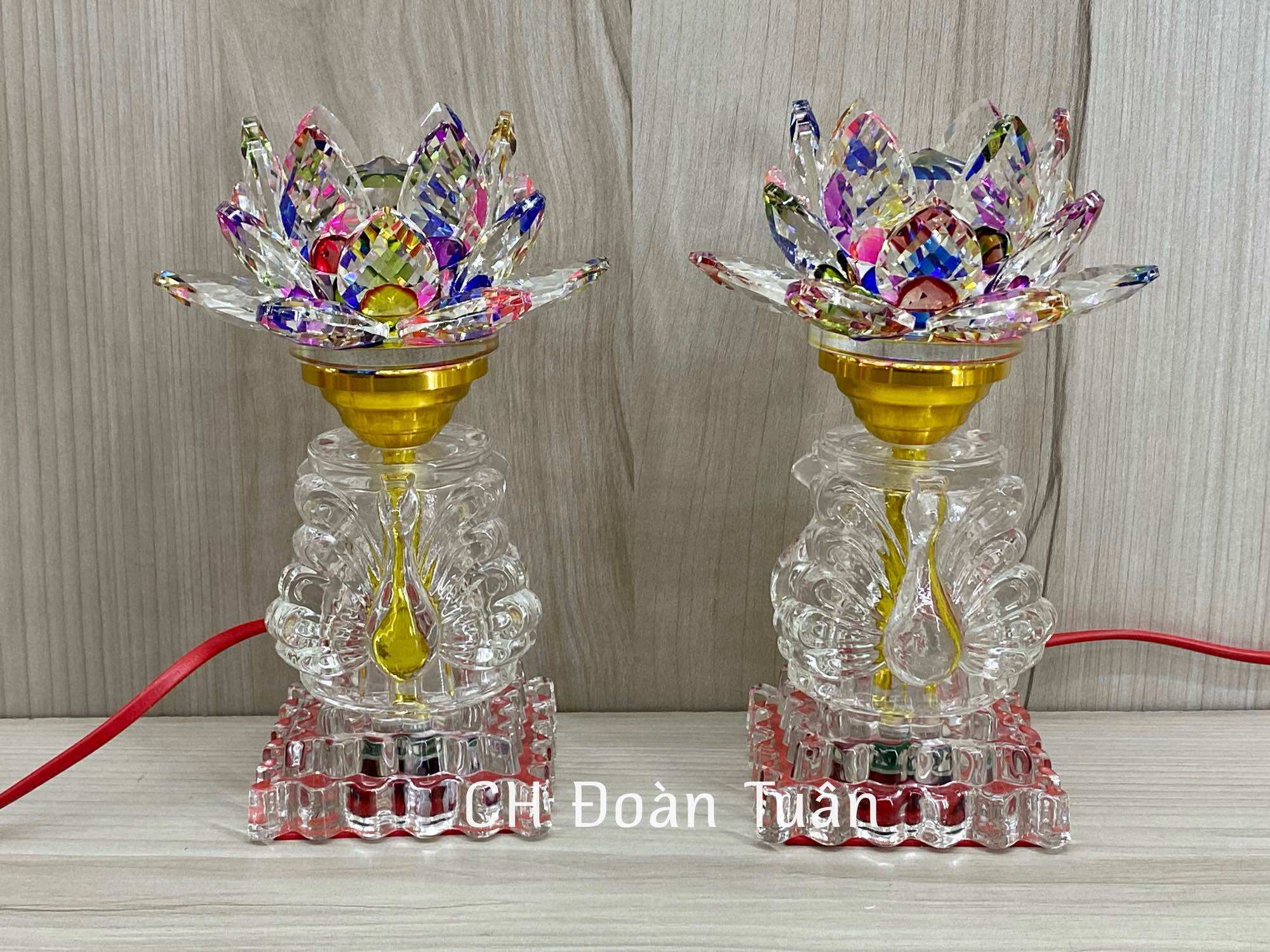MỘT ĐÔI ĐÈN THỜ PHA LÊ HOA SEN KIỂU DÁNG THIÊN NGA