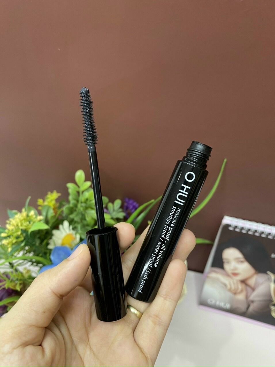 Mascara Ohui làm dài mi, lâu trôi.