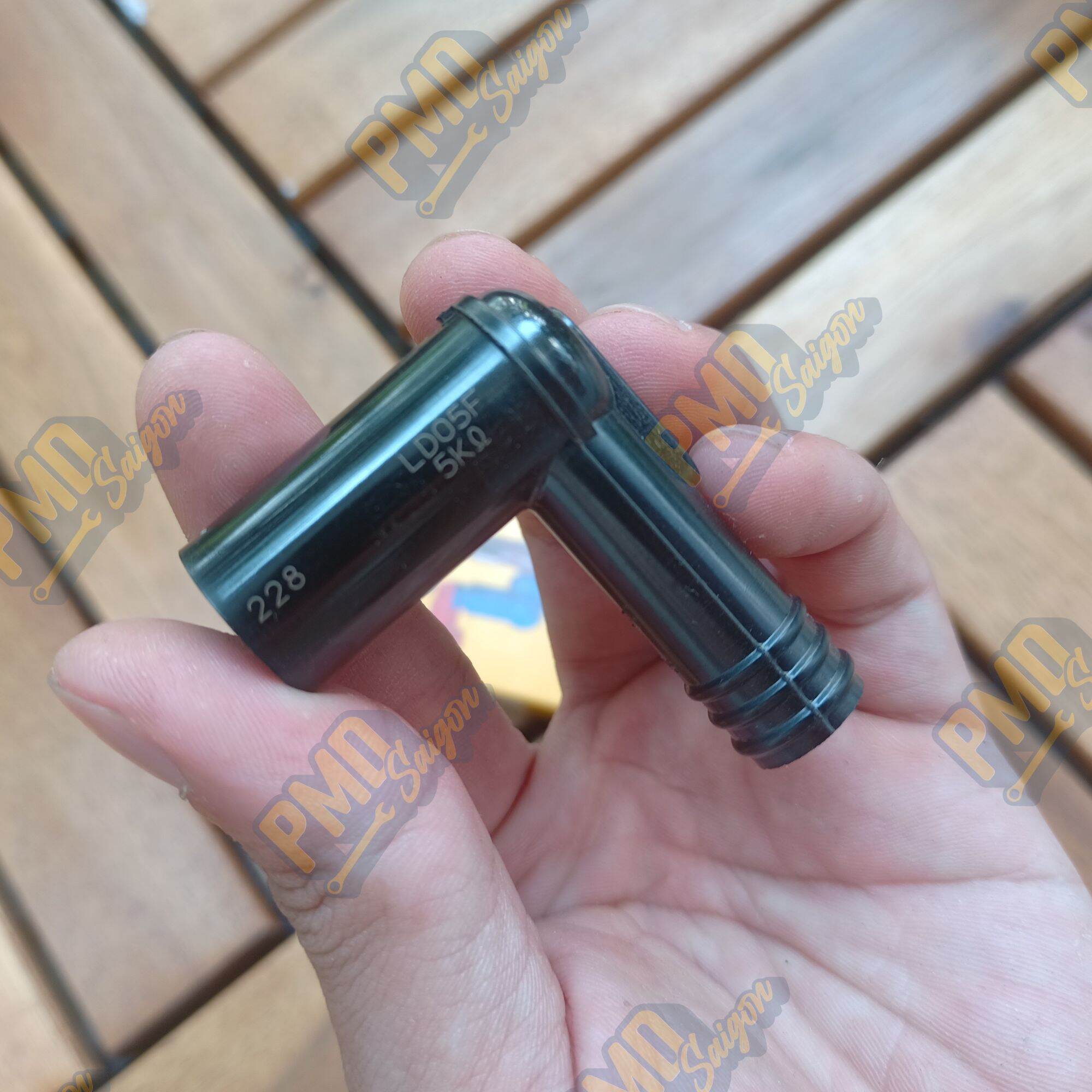 Chụp bugi NGK LD05F (màu đen)