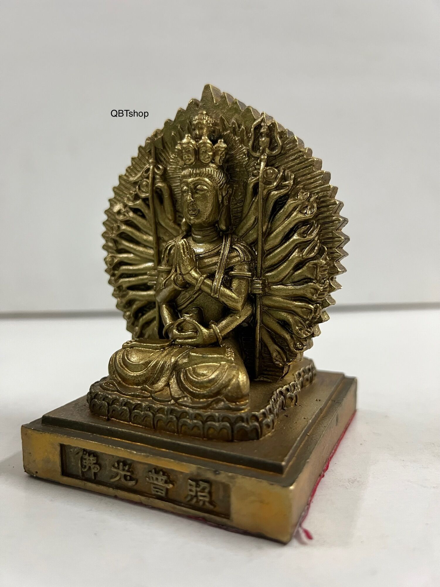 Thiên thủ thiên nhãn bằng đồng vàng