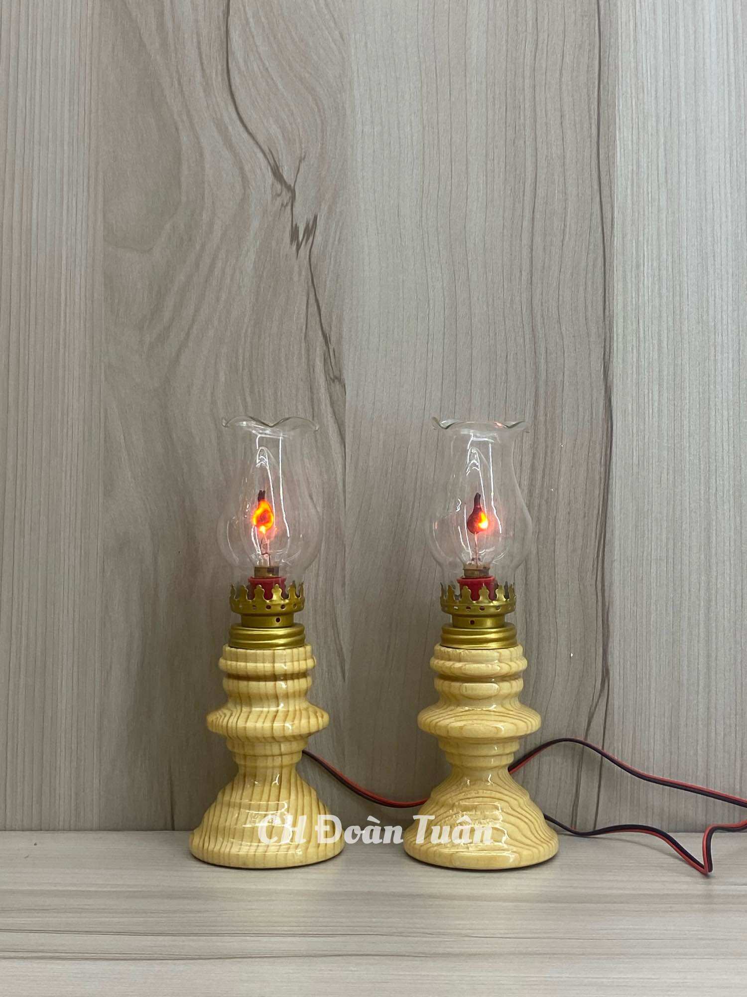 Cặp đèn dầu điện gỗ 220v cao 20cm - Đèn dầu sử dụng bóng lửa