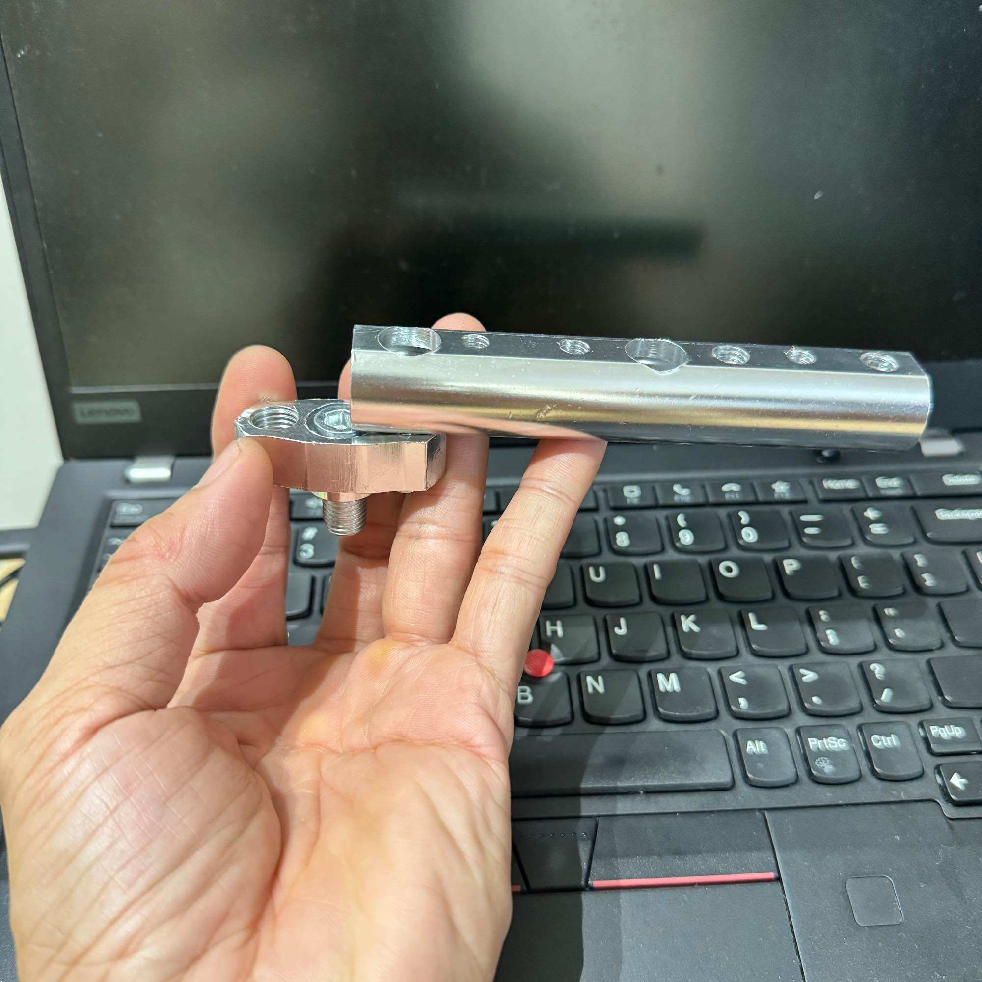[HCM]Pat CNC Gắn Đèn Trợ Sáng Chân Kính Đa năng [ 1 Chiếc ]