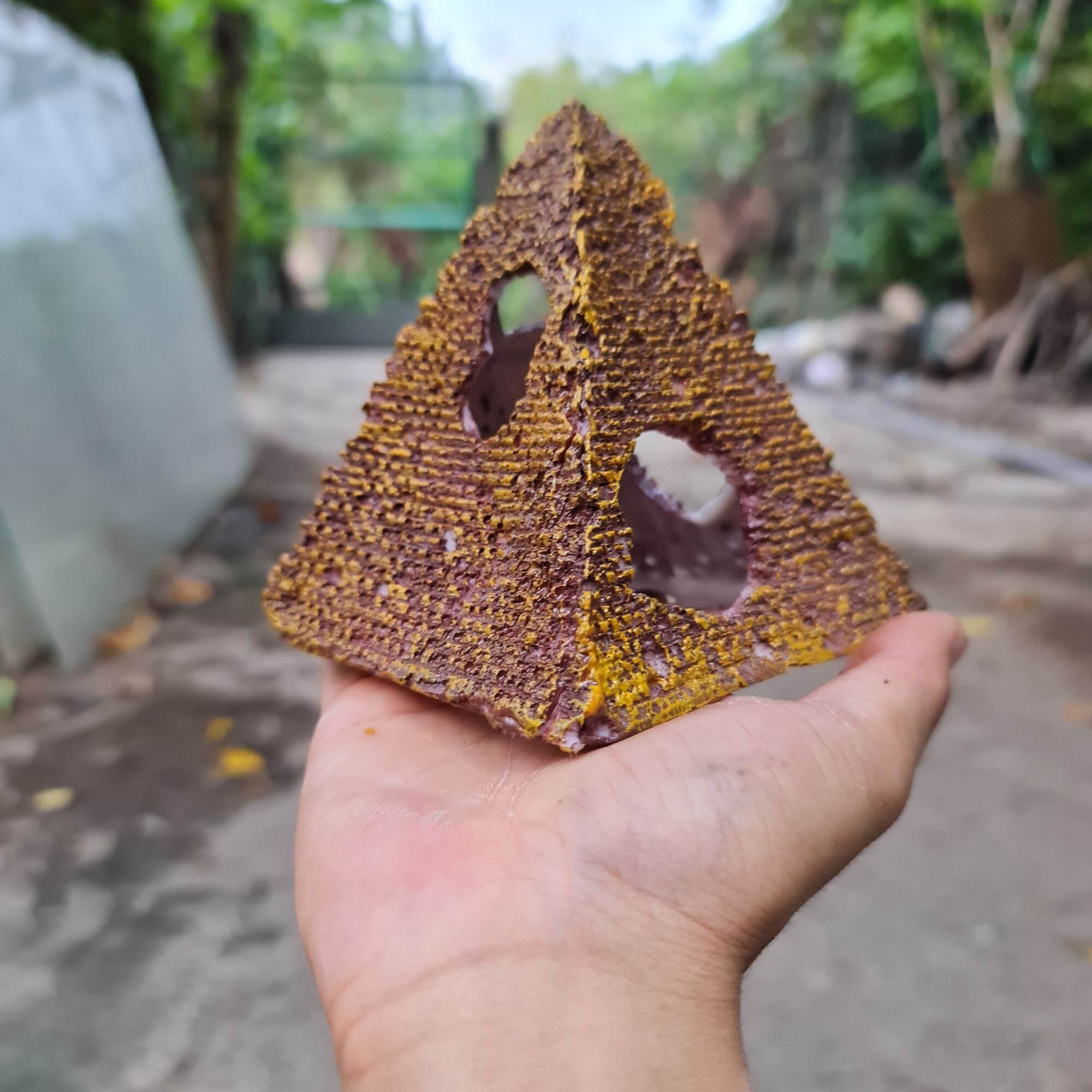 trang trí bể cá mô hình kim tự tháp (size lớn )