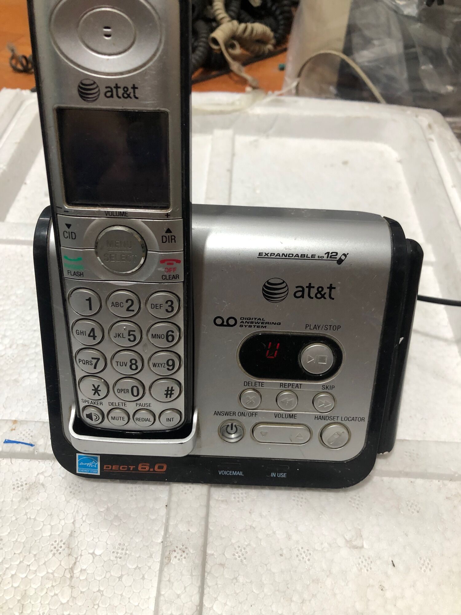 Điện thoại mẹ bồng con AT&T