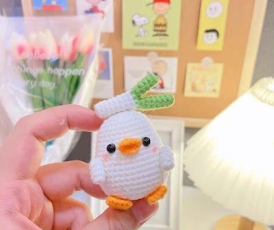 Móc khoá bằng len handmade vịt đội cây hành