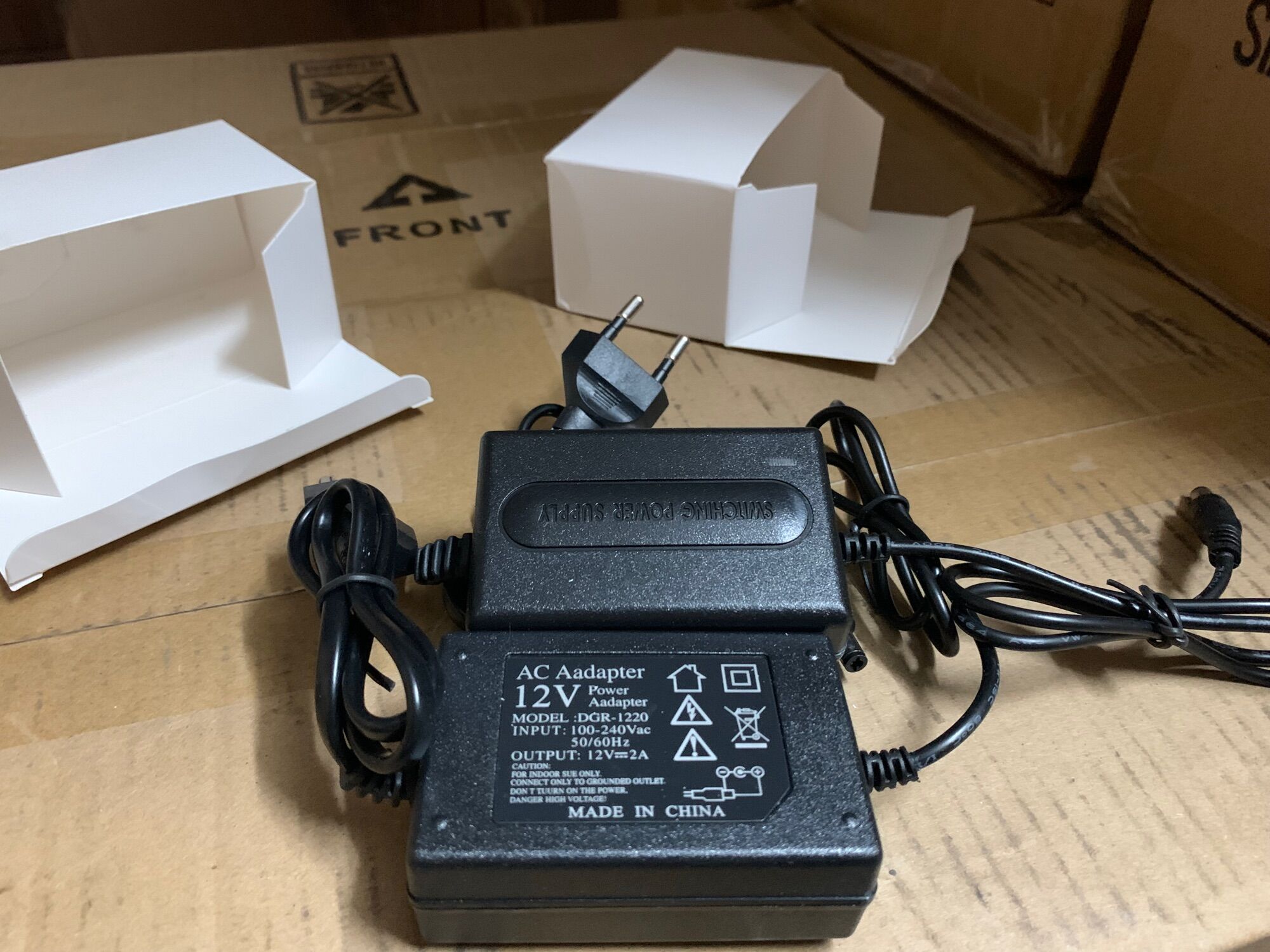12v2a 2 day cam adapter Quảng cao den led loai 12v