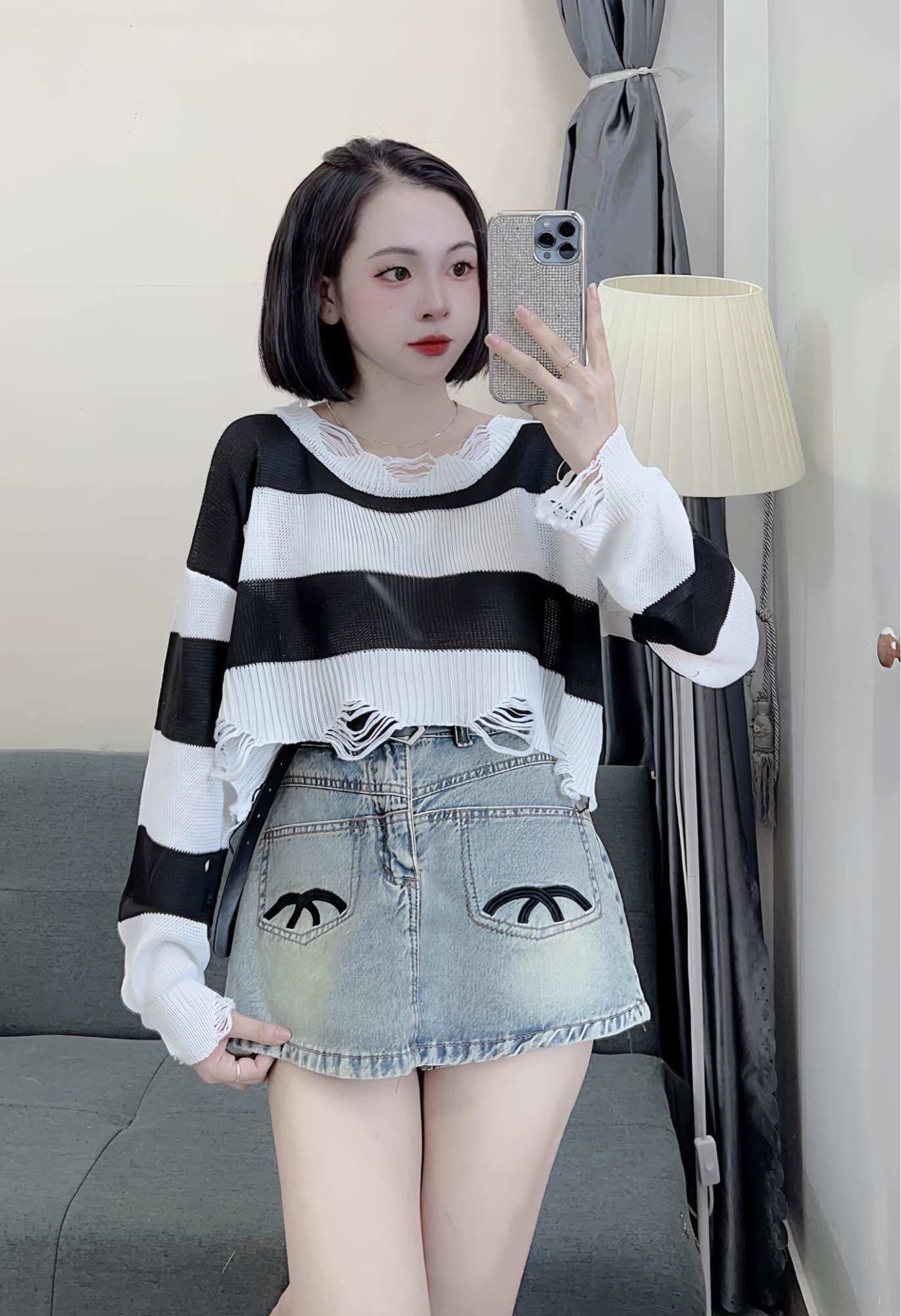 Áo len rách croptop kẻ sọc