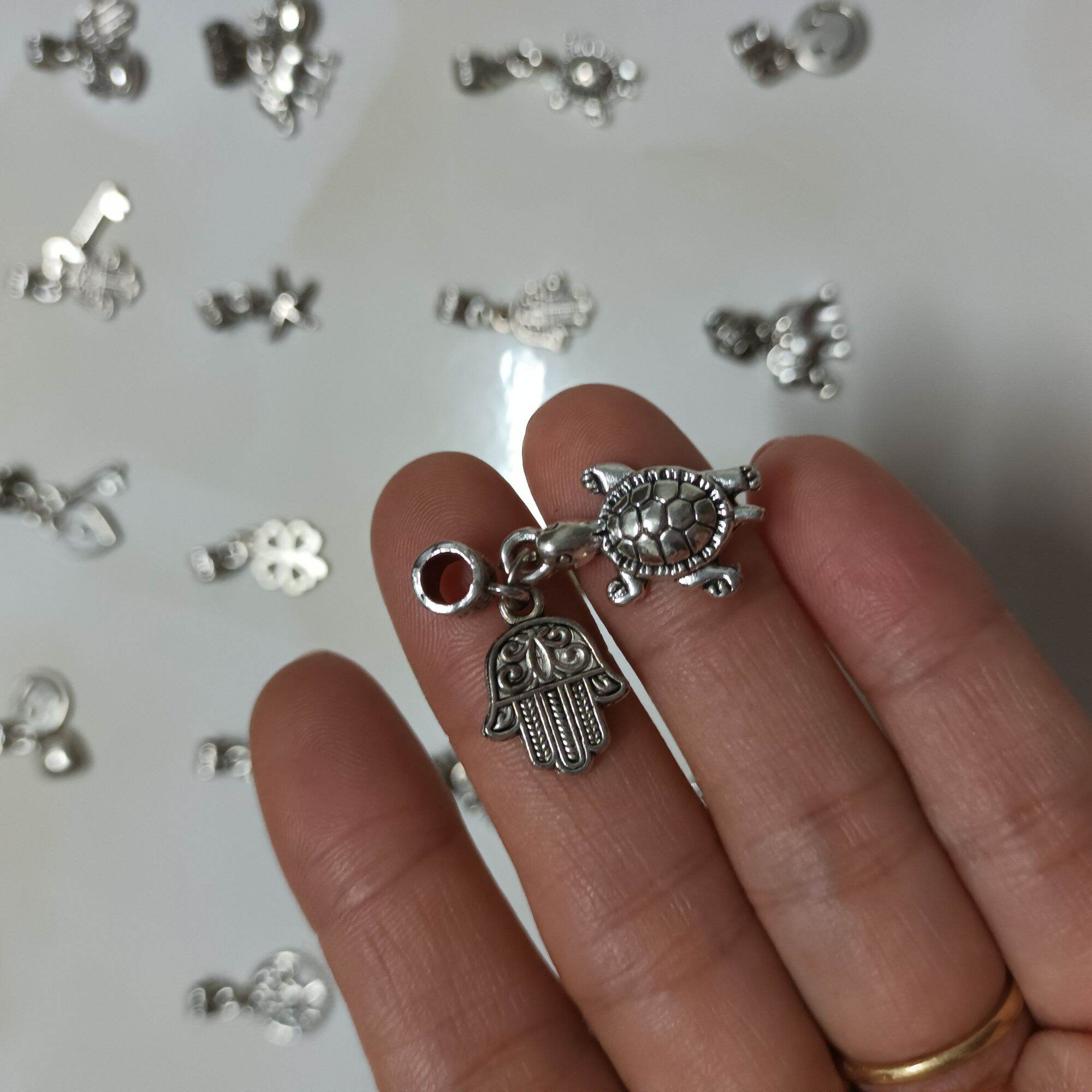 Charm Rùa Kiên Trì Học Tập ống lùa bạc thái làm vòng