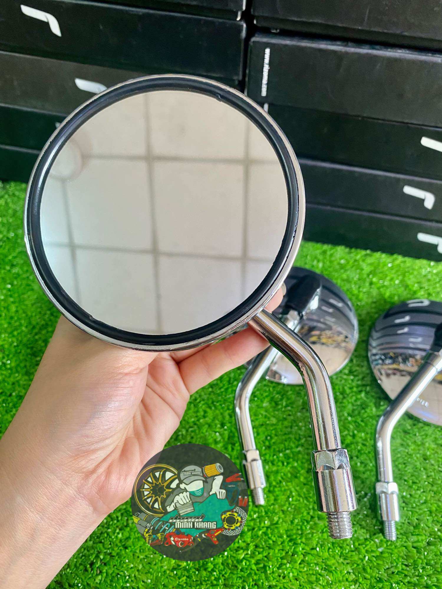 Gương chiếu hậu Mặt phẳng TRÒN TO,đường kính 108mm, chân ốc 10li thuận gắn nhiều dòng xe Giá 109,000 Đồng*Miễn phí vận chuyển