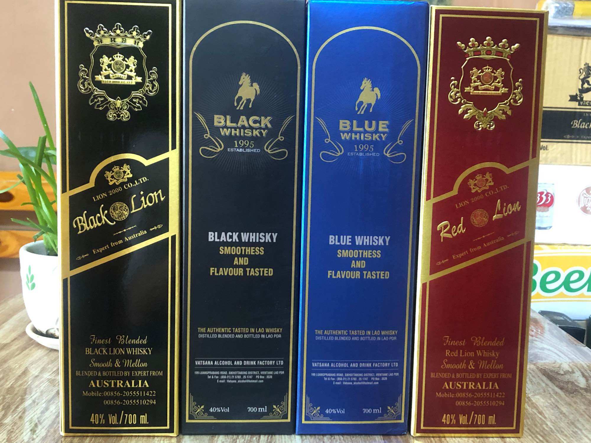 Combo 2 chai BLACK+RED LION nhập từ Lào dung tích 700ml