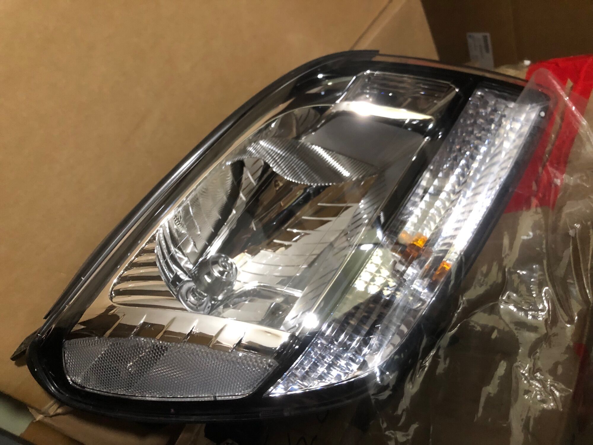 Đèn pha xe chevrolet orlando