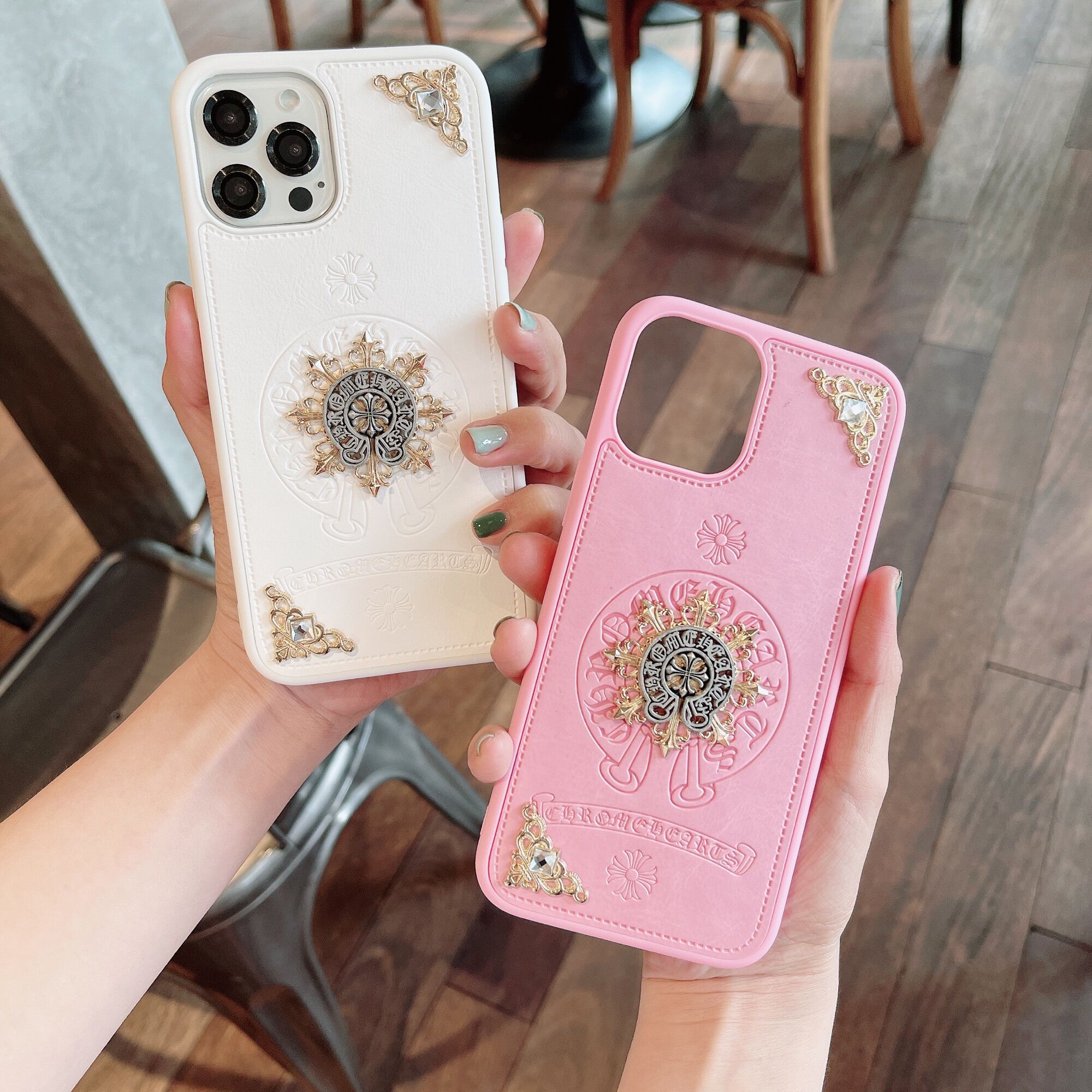Ốp lưng iphone CHROME HEART VÀNG 2 GÓC